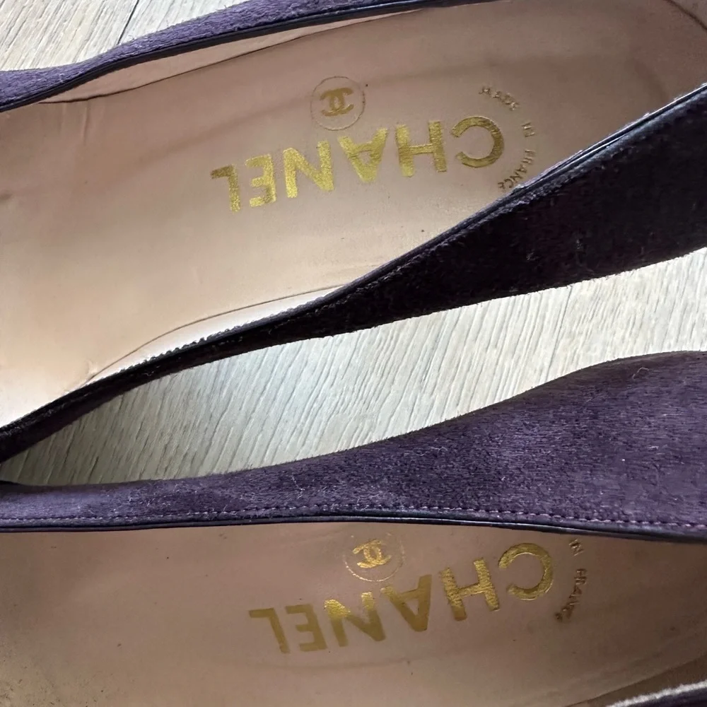 CHANEL Two-Tone Suede Pointed-Toe Pumps in Plum and Black